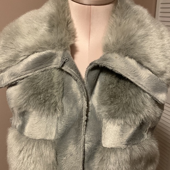 RLZ Gray Faux Fur Vest Size XS, Two Front Pockets. Hook Closure- Like New. - Picture 2 of 12